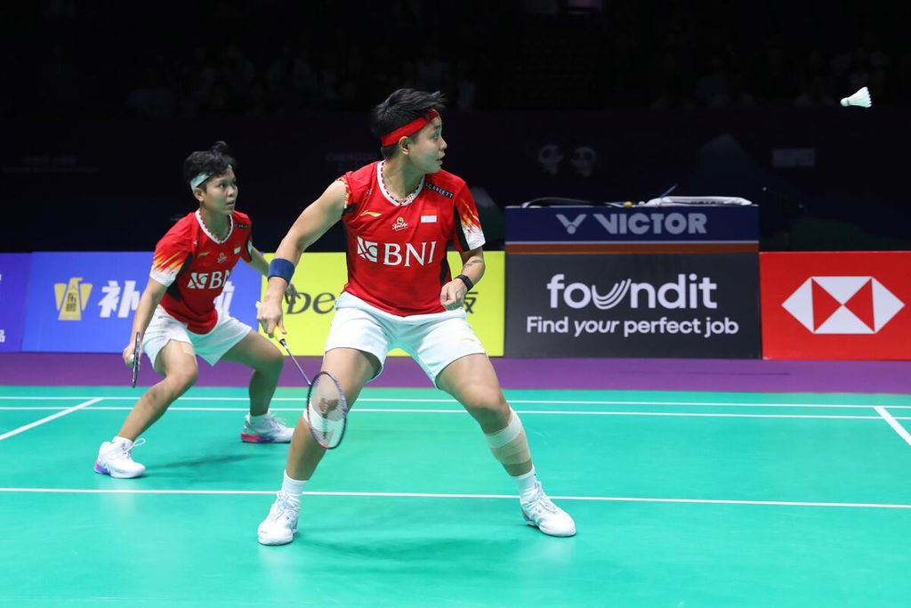 Apriyani Rahayu/Siti Fadia Silva Ramadhanti lost in the second game when Indonesia played against South Korea in the semi-finals of the Uber Cup. At the Chengdu Hi Tech Zone Sports Centre Gymnasium, on Saturday (4/5/2024), Apriyani/Fadia lost to Lee So-hee/Baek Ha-na, 6-21, 18-21.