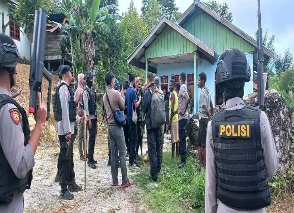 TNI-Polri menangkap 19 anggota Komite Nasional Papua Barat Daya di Kabupaten Tambrauw, Papua Barat Daya, Jumat (10/6/2023) sekitar pukul 16.00 WIT.