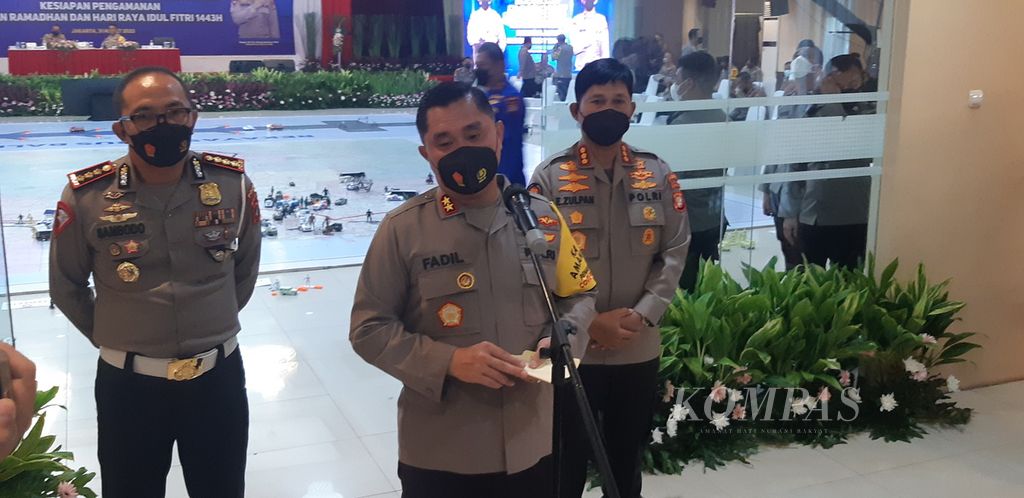 Kapolda Metro Jaya Inspektur Jenderal Fadil Imran menyampaikan konferensi pers acara Tactical Floor Game Kesiapan Pengamanan Bulan Ramadhan dan Hari Raya Idul Fitri 1443 H di Balai Polda Metro Jaya, Jakarta, Kamis (31/3/2022).