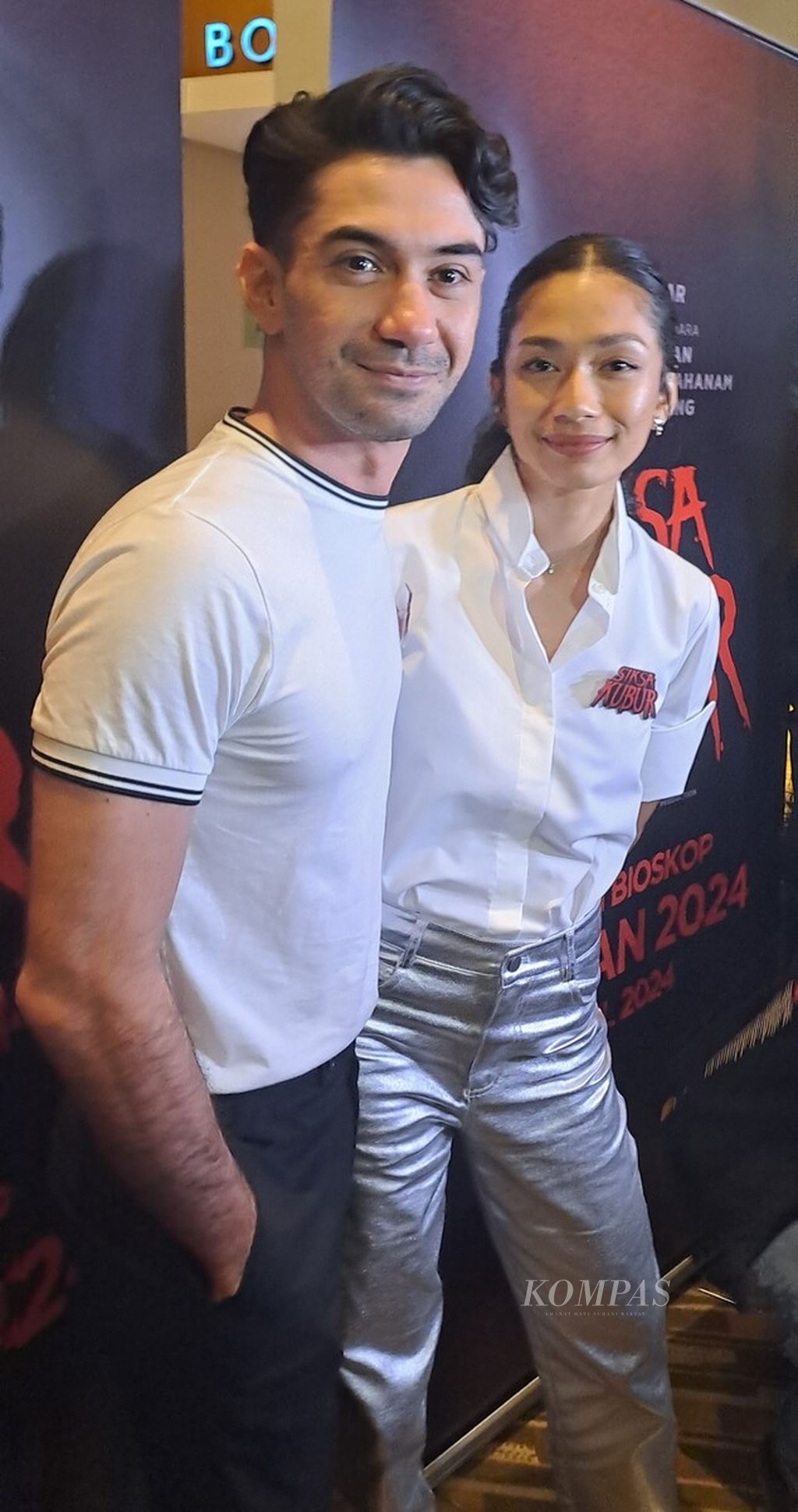 Reza Rahadian dan Faradina Mufti dalam acara peluncuran <i>trailer</i> film horor <i>Siksa Kubur</i> di Jakarta, Rabu (13/4/2024). 