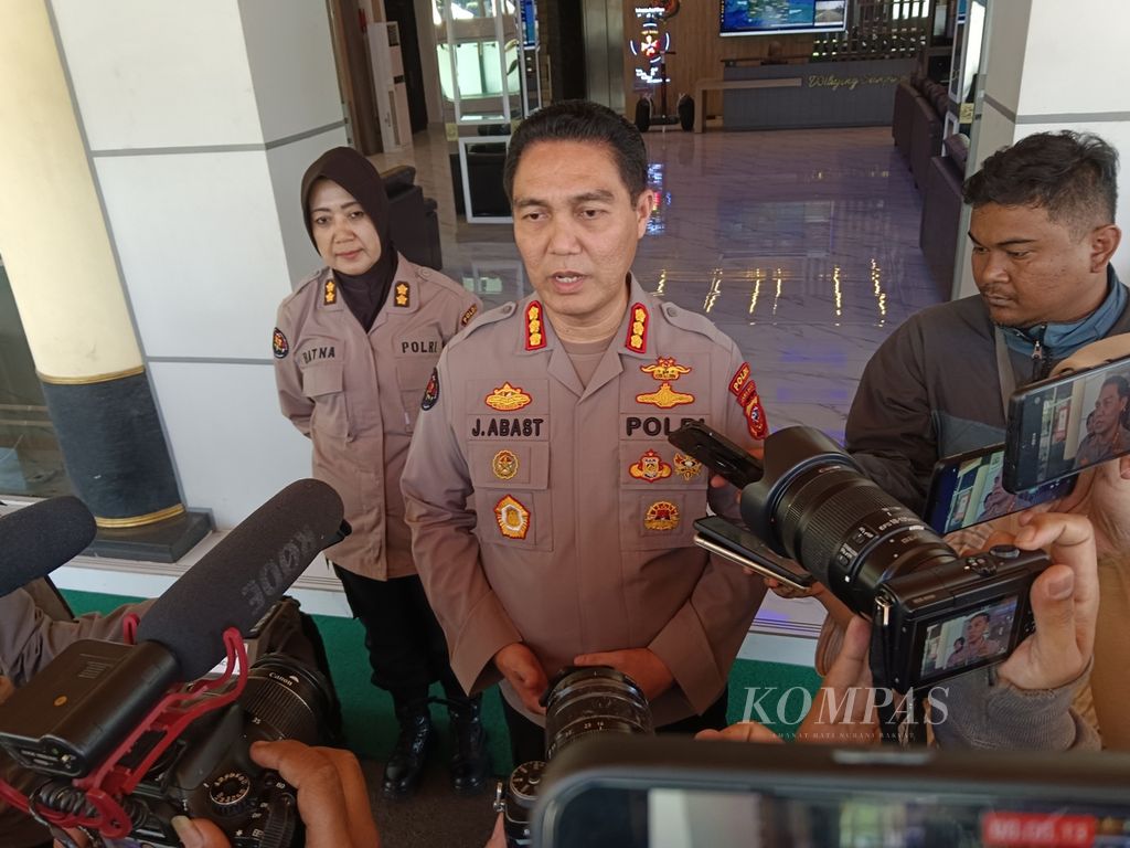 Head of Public Relations of the West Java Regional Police, Senior Commissioner Jules Abast when met by journalists in Bandung, Tuesday (7/5/2024).