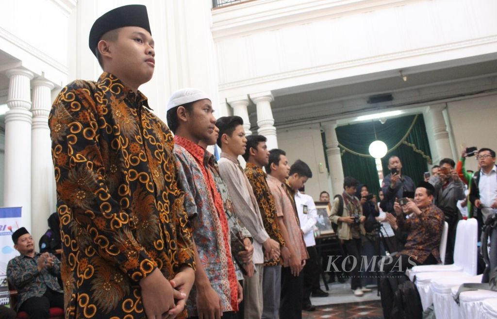 Tujuh pemuda Jawa Barat penerima beasiswa kuliah di Imam Malik Academy, Istanbul, Turki.