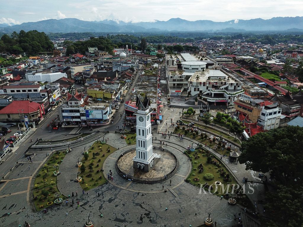 Kawasan obyek wisata Jam Gadang di Kota Bukittinggi, Sumatera Barat, Rabu (14/6/2023). 