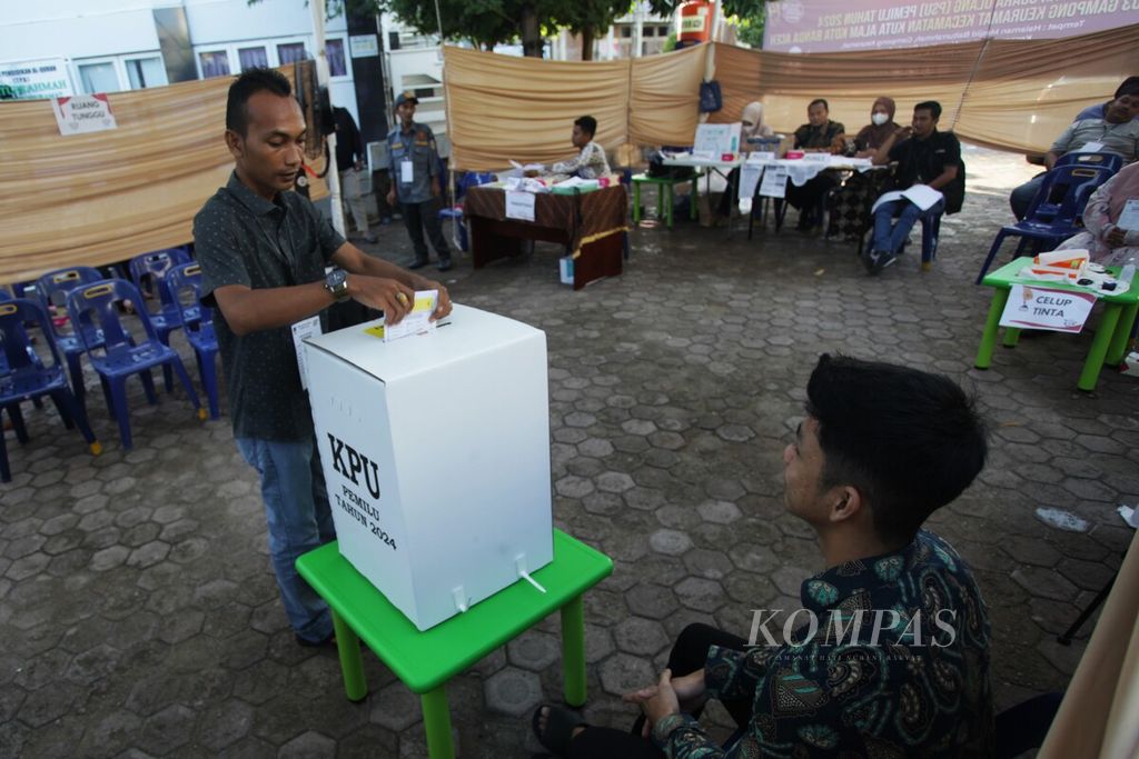 Warga tetap antusias memberikan hak suara ulang di TPS 3 Kampung Keuramat, Kota Banda Aceh, Aceh, Kamis (22/2/2024).