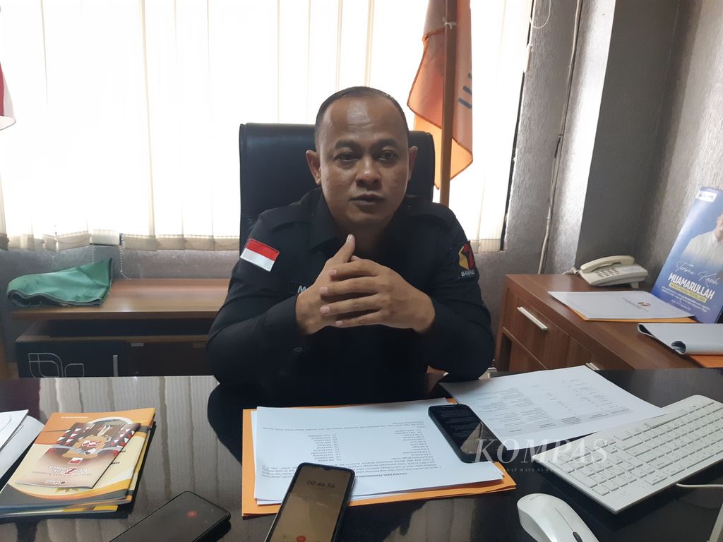 Koordinator Divisi Hubungan Masyarakat, Data, dan Informasi Bawaslu Jawa Barat, Muamarullah saat ditemui di Bandung, Senin (18/12/2023).