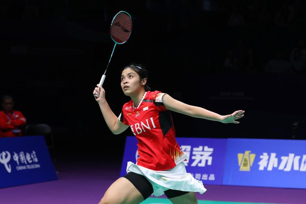 Gregoria Mariska Tunjung contributed to Indonesia's first victory against South Korea in the Uber Cup semifinals. At the Chengdu Hi Tech Zone Sports Centre Gymnasium in China on Saturday (May 4, 2024), Gregoria defeated Sim Yu-jin, 21-15, 21-13.