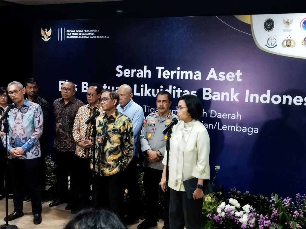 Menteri Keuangan Sri Mulyani Indrawati memberikan keterangan resmi seusai acara Serah Terima Aset Eks Bantuan Likuiditas Bank Indonesia (BLBI), di Gedung Kementerian Keuangan, Jakarta, Selasa (6/6/2023).