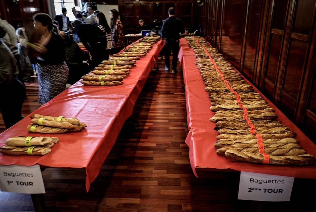  Kompetisi <i>baguette </i>atau roti panjang Perancis dalam kompetisi di Paris pada 25 April 2024.