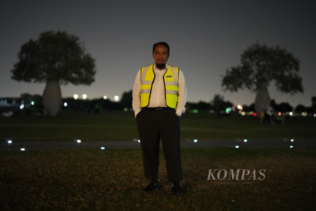 Saprudin Bastomi, diaspora Indonesia di Qatar, perancang taman di Stadion Al Bayt dan Taman Kota Aspire di Doha, Qatar. 