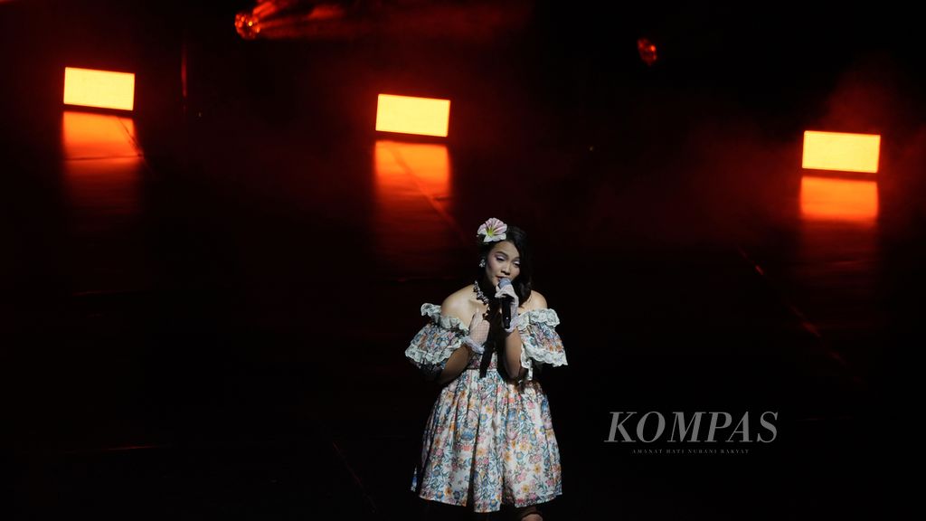 Penyanyi Aruma menghibur penonton dalam Anugerah Musik Indonesia (AMI ) Awards 2023 di JIEXpo Convention Centre, Jakarta, Rabu (8/11/2023). Penyanyi Aruma menerima penghargaan kategori Pendatang Baru Terbaik Terbaik dengan lagunya "Muak" dalam AMI Awards yang memasuki tahun ke-26 ini. 