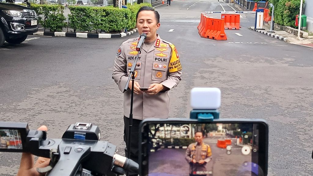 Kepala Bidang Humas Polda Metro Jaya Komisaris Besar Ade Ary Syam Indradi, saat menjawab sejumlah pertanyaan dari awak media, Rabu (20/3/2024).