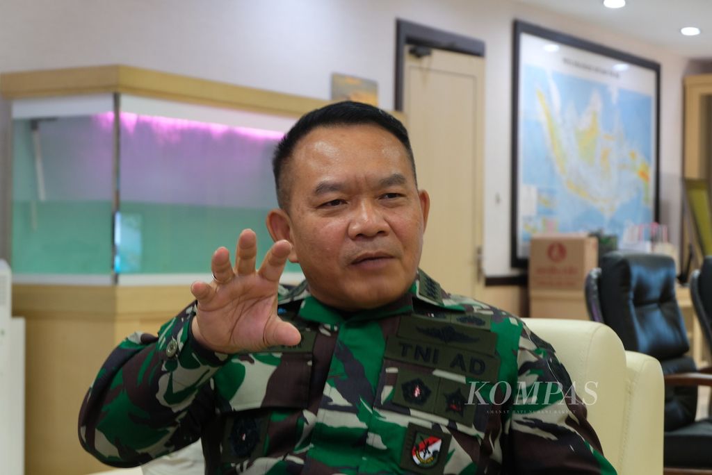 KSAD Jenderal Dudung Abdurachman saat ditemui <i>Kompas</i> di Jakarta, Jumat (17/11/2021).