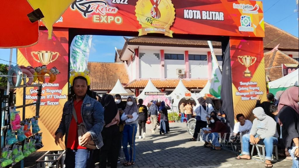 Suasana pameran dalam rangka RT Keren Awards 2022 di Graha Patria, Kota Blitar, Jawa Timur, Jumat (9/12/2022).
