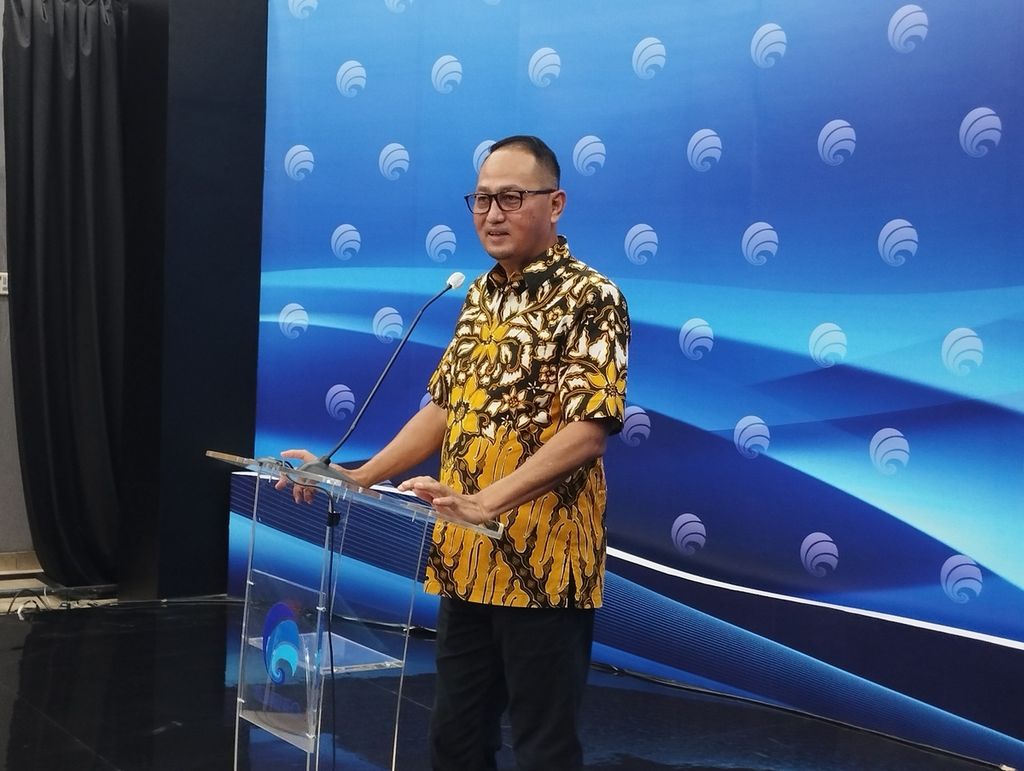 Direktur Jenderal Aplikasi Informatika Kementerian Komunikasi dan Informatika Semuel Abrijani Pangerapan memberikan pernyataan pers menanggapi kehebohan warganet terkait sanksi blokir bagi PSE privat yang enggan mendaftar di OSS RBA, Selasa (19/7/2022), di Jakarta.
