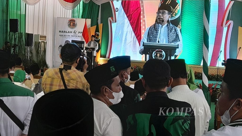 Ketua Umum Pengurus Besar Nahdlatul Ulama (PBNU) KH Yahya Cholil Staquf tengah memberikan ceramah pada acara puncak Hari Lahir Partai Persatuan Pembangunan di Ponpes Al Hikam, Malang, Jawa Timur, Minggu (27/3/2022).