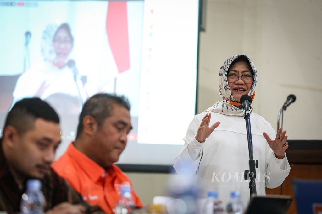 Peneliti Politik Badan Riset dan Inovasi Nasional (BRIN), Siti Zuhro, berbicara dalam sebuah acara diskusi di Gedung Joang 45, Jakarta, Senin (31/7/2023).