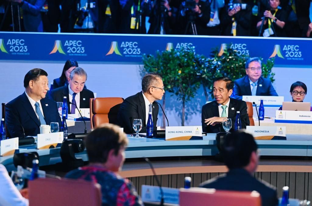 Presiden Joko Widodo menghadiri APEC Economic Leaders Retreat bertema “Interconnectedness and Building Inclusive and Resilient Economies yang digelar di Main Ballroom, Moscone Center, San Fransisco, Amerika Serikat, Jumat, (17/11/2023).