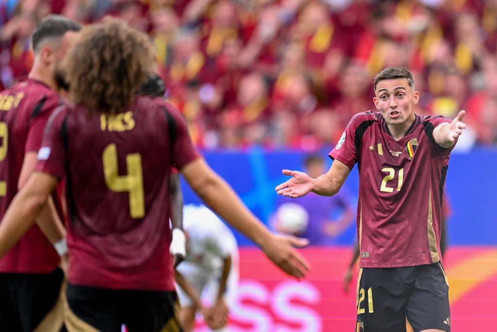 Ekspresi bek Belgia, Timothy Castagne, dalam pertandingan Grup E Piala Eropa 2024 antara Belgia dan Slowakia di Stadion Frankfurt Arena, Frankfurt, Selasa (18/6/2024) dini hari WIB. 