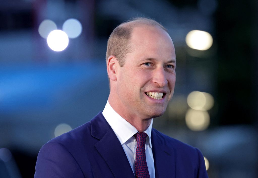 Pangeran William, Duke of Cambridge, tersenyum saat menghadiri upacara khusus untuk penyalaan Principan Beacon atau Suar Utama di Istana Buckingham, London, Kamis (2/6/2022), sebagai rangkaian perayaan Platinum Jubilee atau 70 tahun bertakhtanya Ratu Elizabeth II. 