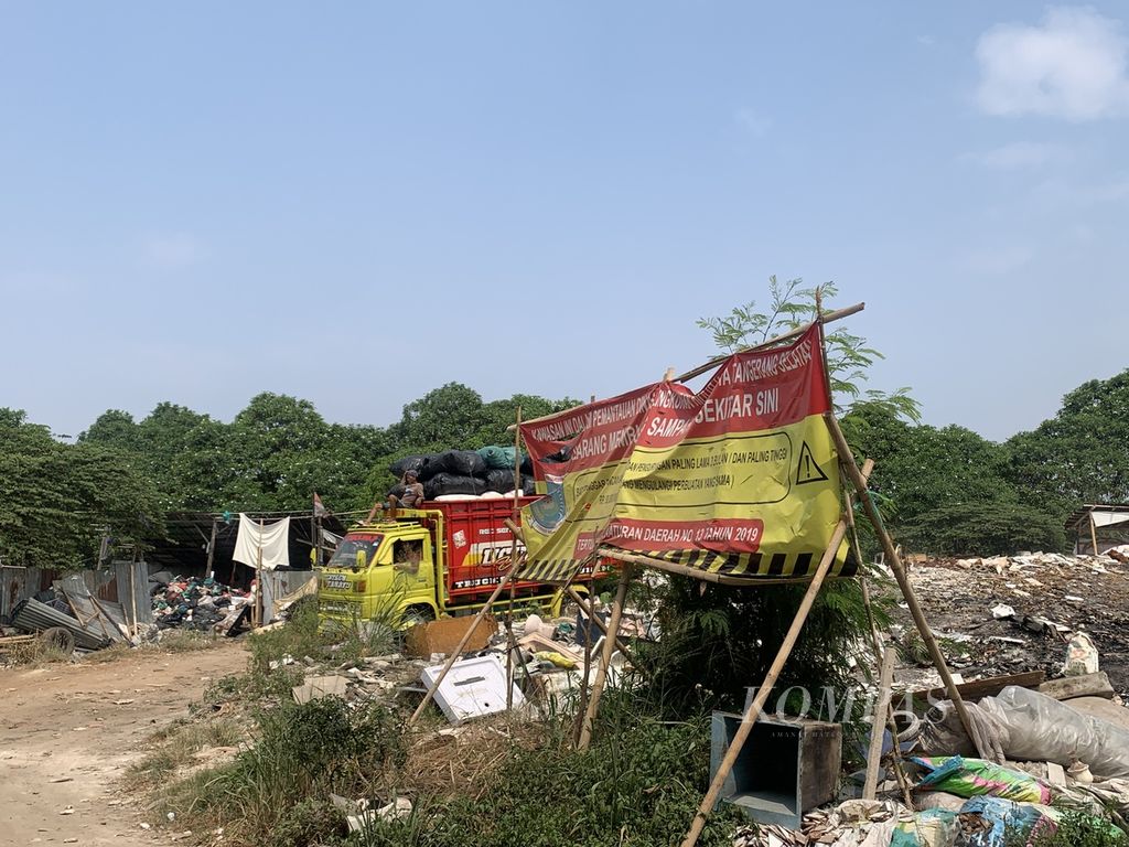 Suasana penampungan sampah yang dikelola sekelompok warga di Pondok Ranji, Tangerang Selatan, Selasa (22/8/2023).