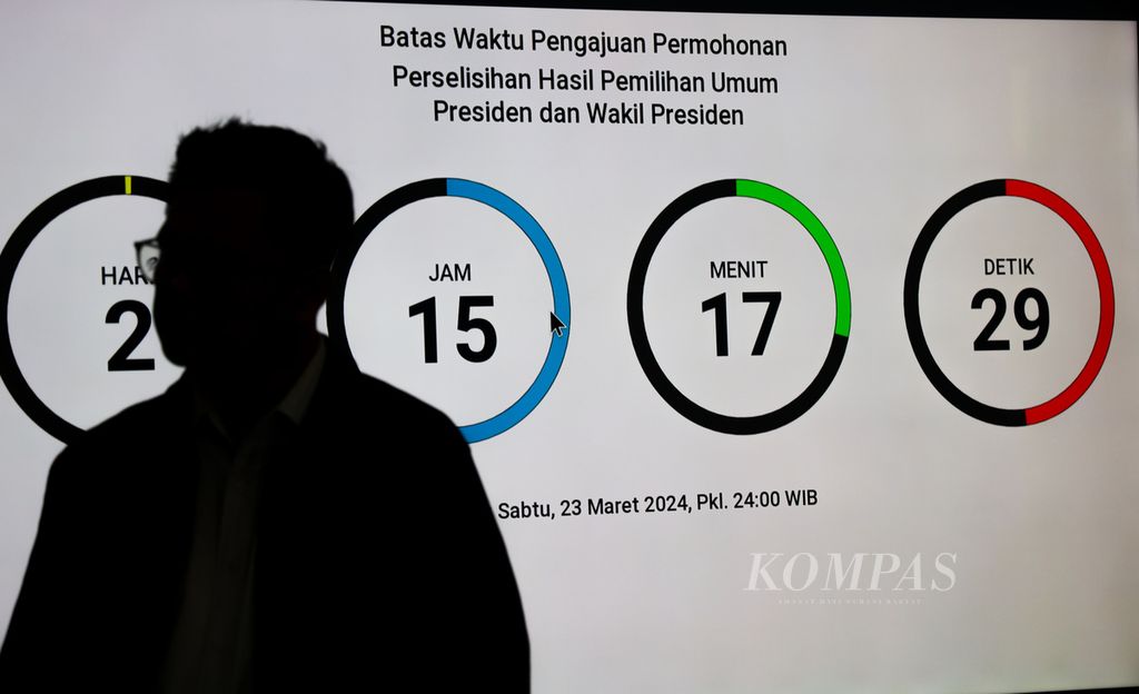 Layar monitor menampilkan batas waktu pengajuan permohonan perselisihan hasil pemilihan umum di Mahkamah Konstitusi, Jakarta, Kamis (21/2024). 