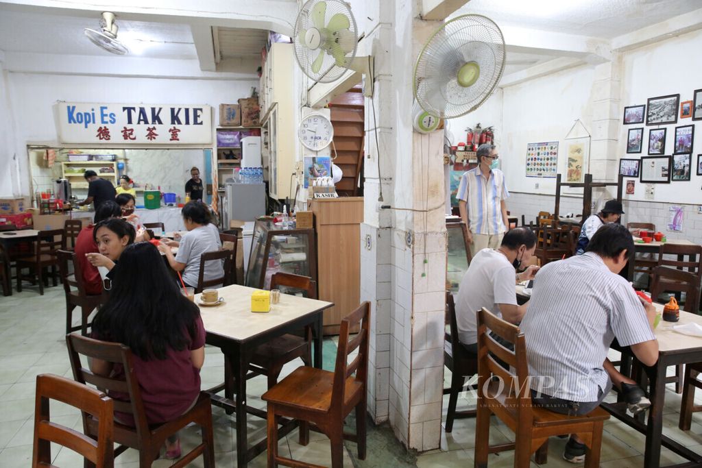 Kedai kopi Tak Kie di kawasan Pancoran Mas, Glodok, Jakarta.