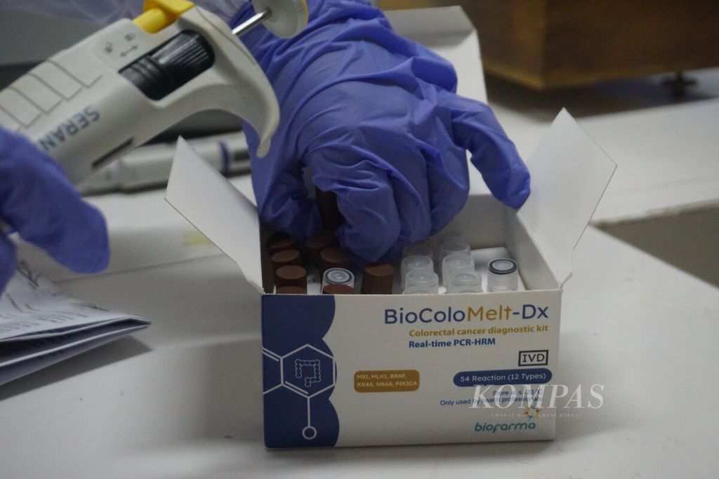Kemasan BioColoMelt-Dx ditunjukkan peneliti di Laboratorium Farmasi Universitas Muhammadiyah Purwokerto, Banyumas, Jawa Tengah, Selasa (26/7/2022).