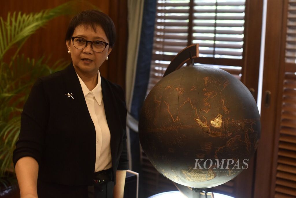 Menteri Luar Negeri Retno Marsudi saat wawancara khusus dengan <i>Kompas </i>di kantor Kementerian Luar Negeri, Jakarta, Selasa (12/9/2023). 