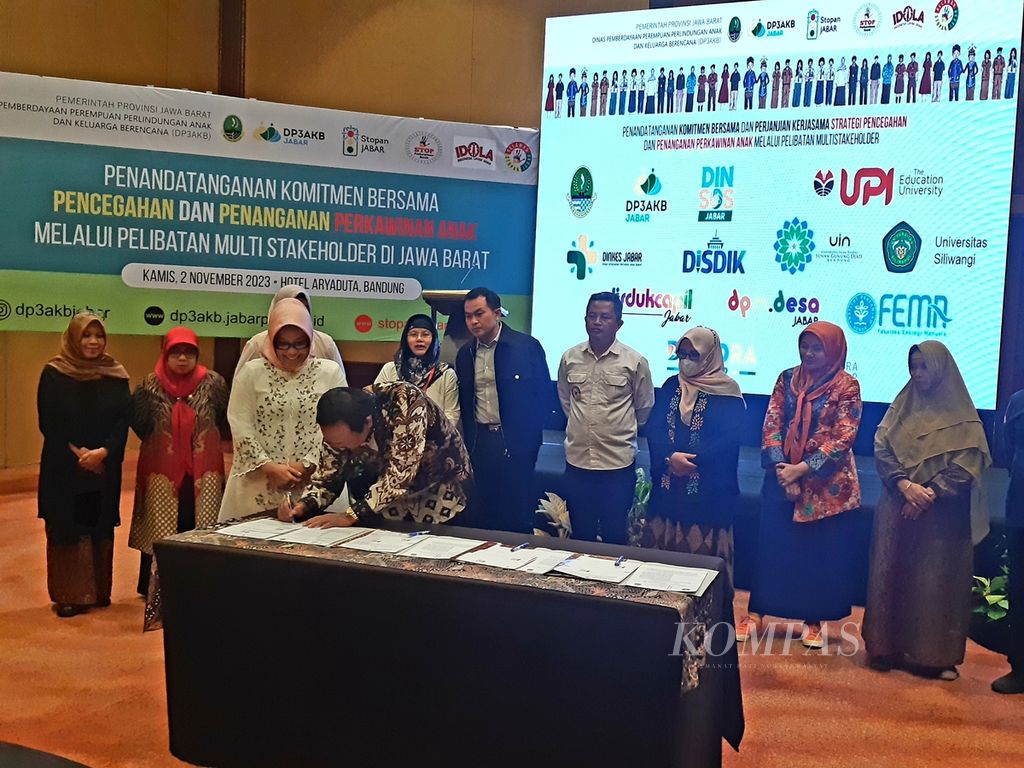 Dinas Pemberdayaan Perempuan, Perlindungan Anak dan Keluarga Berencana (DP3AB) Jawa Barat menandatangani komitmen bersama dengan perwakilan dari sembilan instansi dan empat perguruan tinggi. Kegiatan ini terlaksana di Bandung, Jawa Barat, Kamis (2/11/2023).