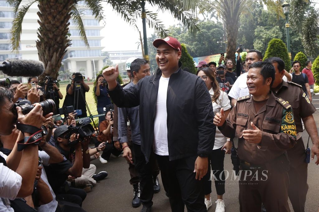 Menteri Pemuda dan Olahraga Dito Ariotedjo tiba di gedung Kejaksaan Agung, Jakarta, Senin (3/7/2023). Dito akan dimintai keterangan terkait dengan kasus dugaan korupsi pembangunan menara BTS 4G Bakti Kemenkominfo.