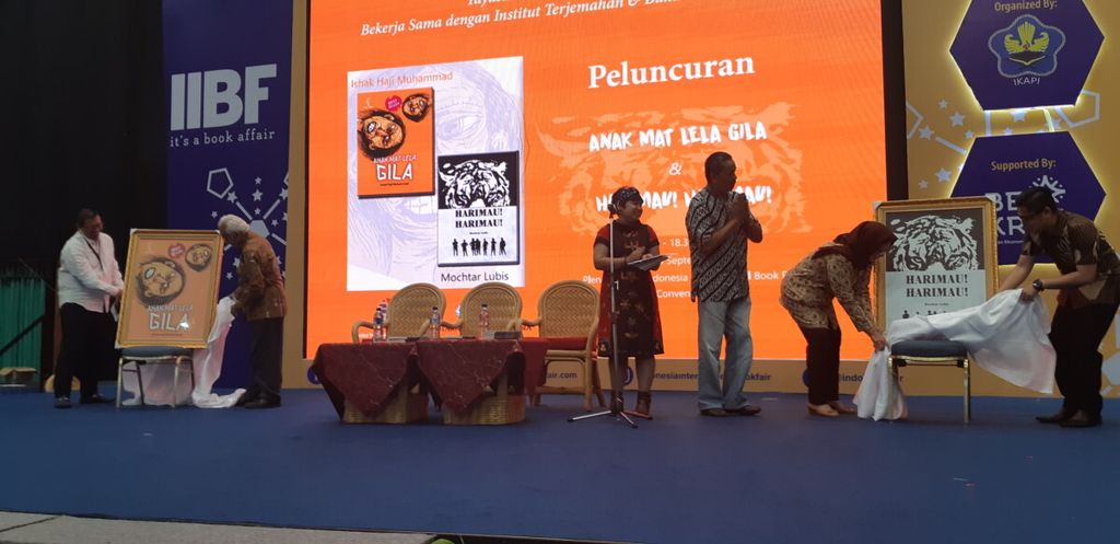 Peluncuran buku <i>Harimau! Harimau! </i>Karya Mochtar Lubis dan novel <i>Anak Mat Lala Gila</i> karya Ishak Haki Muhammad, Sabtu (15/9/2019), pada Indonesia Internasional Books Fair, Jakarta