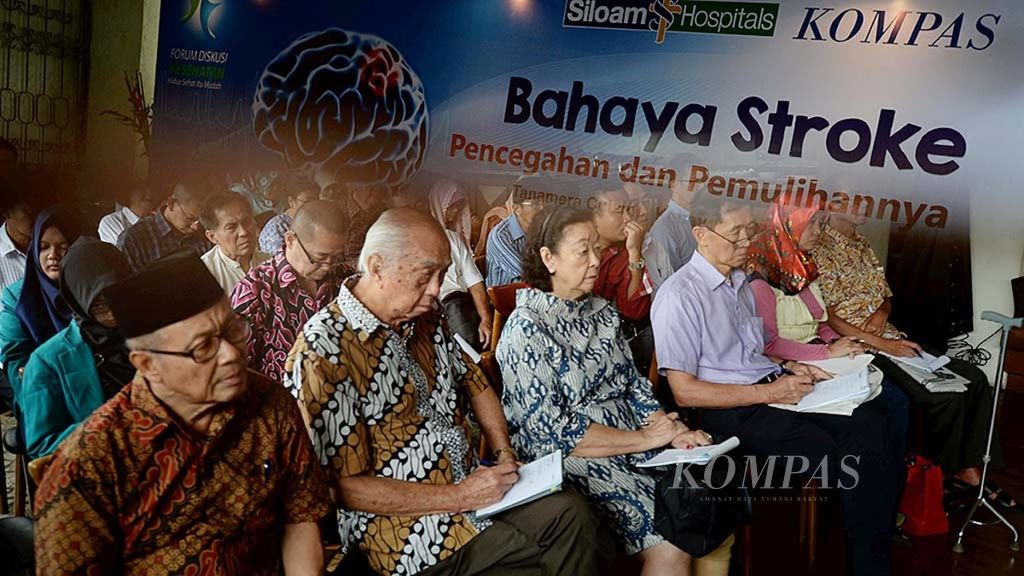 Residents took part in the Health Discussion Forum with the theme "Dangers of Stroke: Prevention and Recovery"; which was held in collaboration with <i>Kompas </i>daily and Siloam Hospital at Tanamera Cuisine, Kebayoran Baru, Jakarta. 