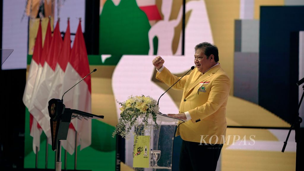 Ketua Umum Partai Golkar Airlangga Hartarto memberikan pidato politik dalam acara puncak peringatan Hari Ulang Tahun ke-58 Partai Golkar di JIExpo Kemayoran, Jakarta, Jumat (21/10/2022). 