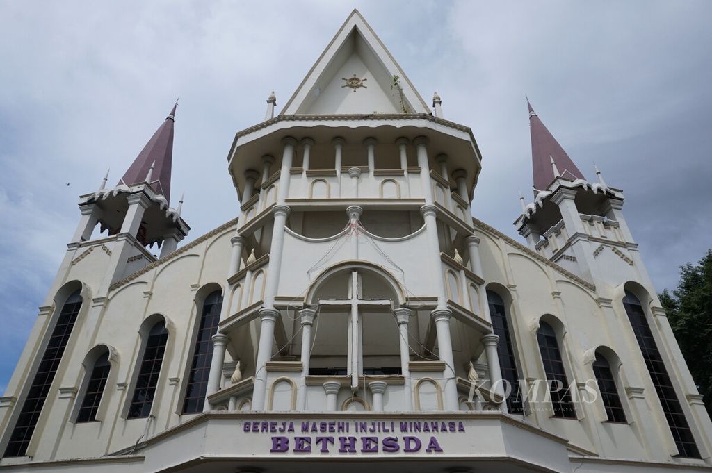 GMIM Bethesda Ranotana, Manado, Sulawesi Utara, saat dikunjungi pada Minggu (15/12/2019). Fasad gereja ini dibangun kembali pada 1980-an untuk memberikan bentuk yang sekarang ada.