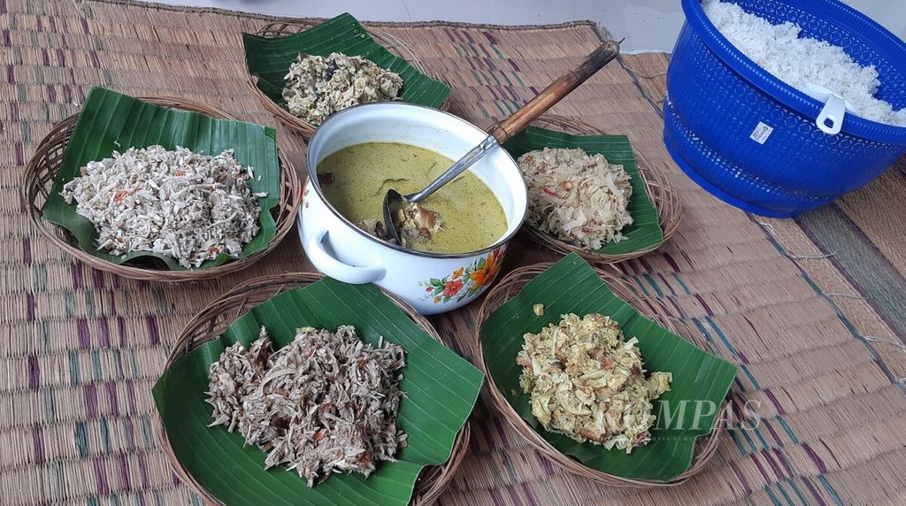 Ragam lawar yang menjadi makanan khas dari Bali, termasuk di Kabupaten Klungkung. 