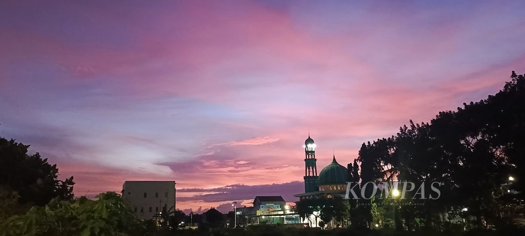 Pemandangan senja di Kota Malang, difoto pada Selasa (23/1/2024).
