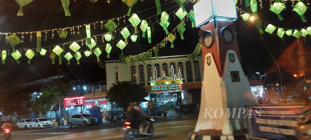Kawasan Pasar Gede di Kota Surakarta, Jawa Tengah, yang bersolek sambut Idul Fitri, Rabu (3/5/2022). 