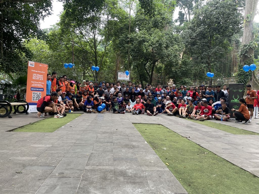 Para peserta Run The Ground berpose di Taman Ekspresi Semper setelah mengelilingi pusat kota Bogor sejauh 5 kilometer, Sabtu (20/5/2023) pagi.