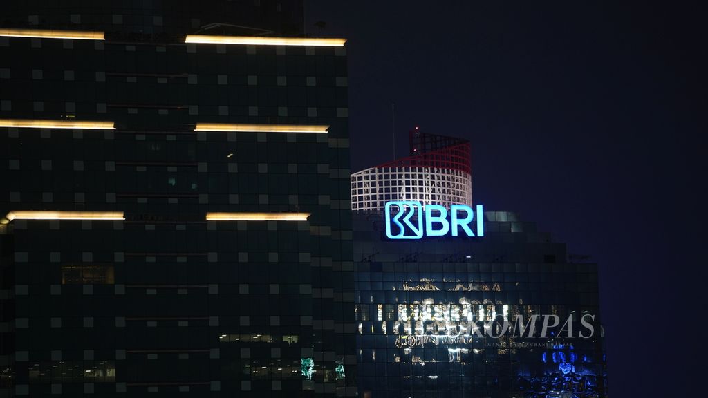 Gedung BRi di kawasan Semanggi, Jakarta, Sabtu (29/7/2023). Sepanjang tahun 2022, PT Bank Rakyat Indonesia (Persero) Tbk mencatatkan laba bersih Rp 51,4 triliun. Dari jumlah itu, 85 persen akan dibagikan kepada para pemegang saham dalam bentuk dividen. 