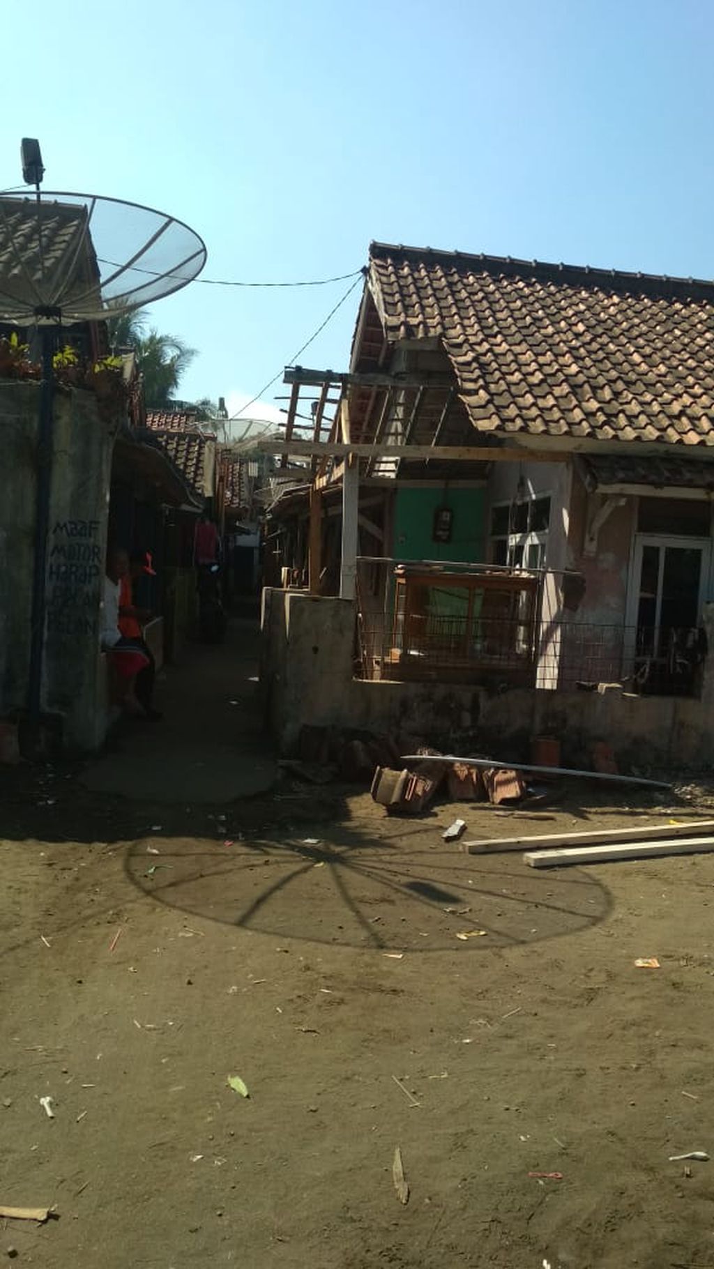Rumah rusak di cihamerang sukabumi akibat gempa bumi 