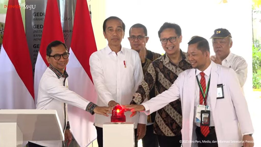  Presiden Joko Widodo saat meresmikan Rumah Sakit Umum Pusat dr Ben Mboi di Kupang, Nusa Tenggara Timur, seperti ditayangkan kanal Youtube Sekretariat Presiden, Rabu (6/12/2023).