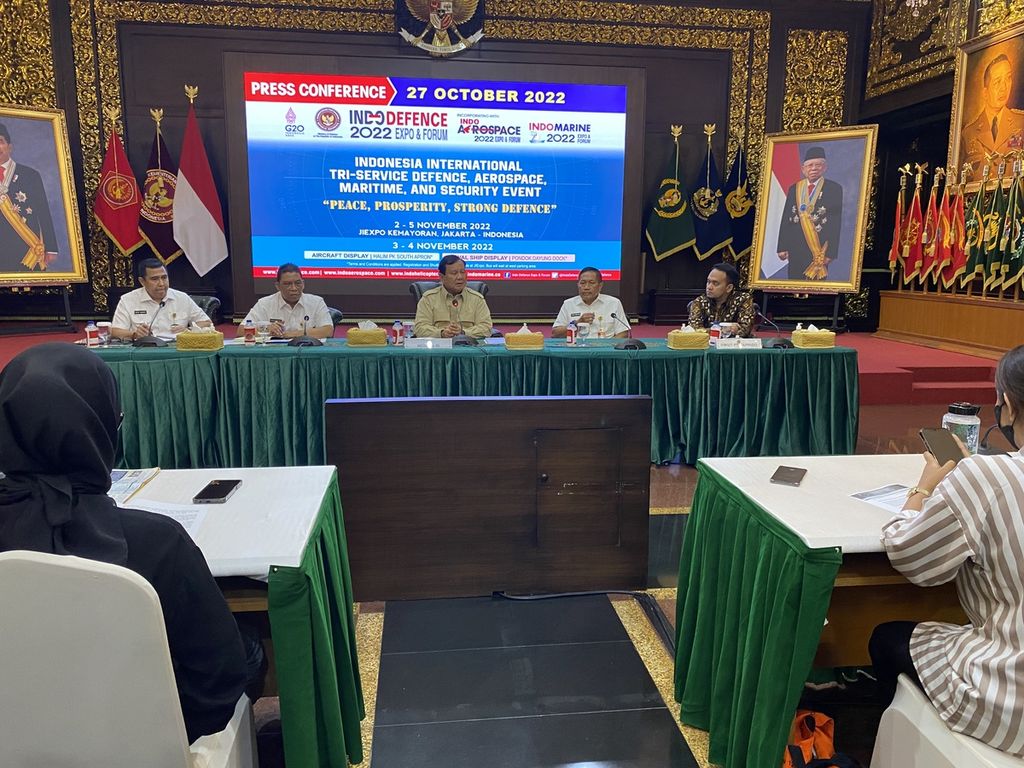 Menteri Pertahanan Prabowo Subianto dalam konferensi pers Indo Defence, Kamis (27/10/2022) mengatakan, pameran dan diskusi pertahanan di Indo Defence 2022 yang berlangsung 2-5 November 2022 akan menjadi etalase teknologi modern dan juga produksi industri pertahanan Indonesia di mata dunia.