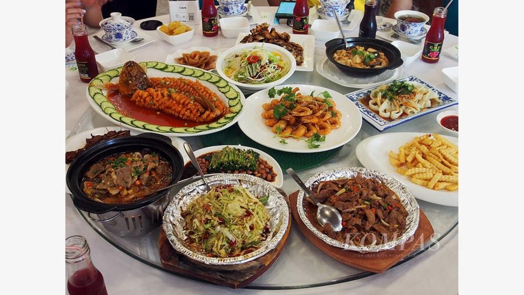 Beragam menu makanan halal yang tersedia di salah satu restoran halal kota Shenzhen.