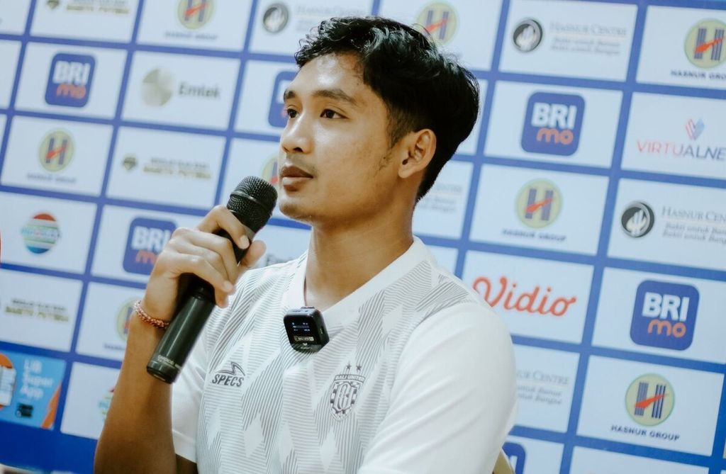 Pemain Bali United, I Kadek Agung Widnyana, saat jumpa pers di Stadion Sultan Agung, Bantul, Yogyakarta, Minggu (3/3/2024). 