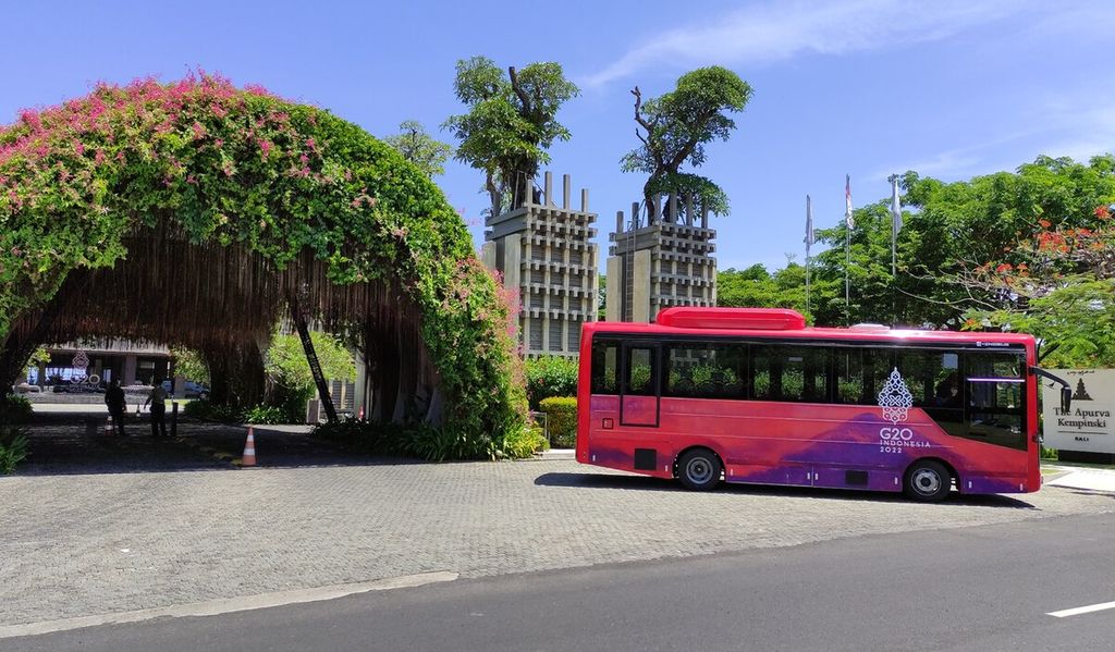 Selama masa penyelenggaraan KTT G20 2022 di Bali akan diberlakukan pengaturan lalu lintas dan pembatasan aktivitas masyarakat di beberapa wilayah di Kota Denpasar dan Kabupaten Badung, Bali. 
