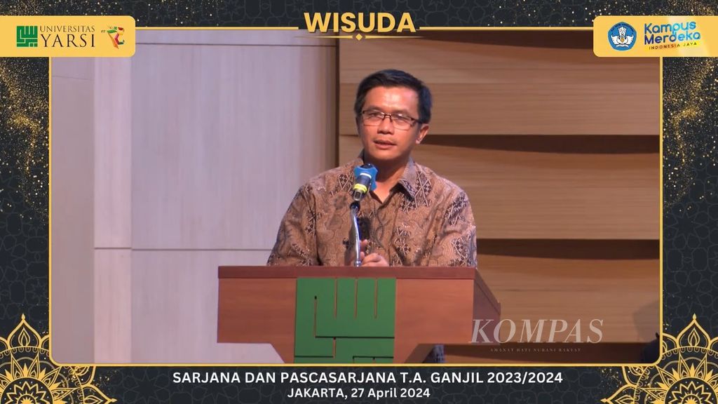 Direktur Jenderal Pendidikan Tinggi, Riset, dan Teknologi Kemendikbudristek Abdul Haris dalam acara wisuda sarjana dan pascasarjana Universitas Yarsi, Jakarta, Sabtu (27/4/2024).