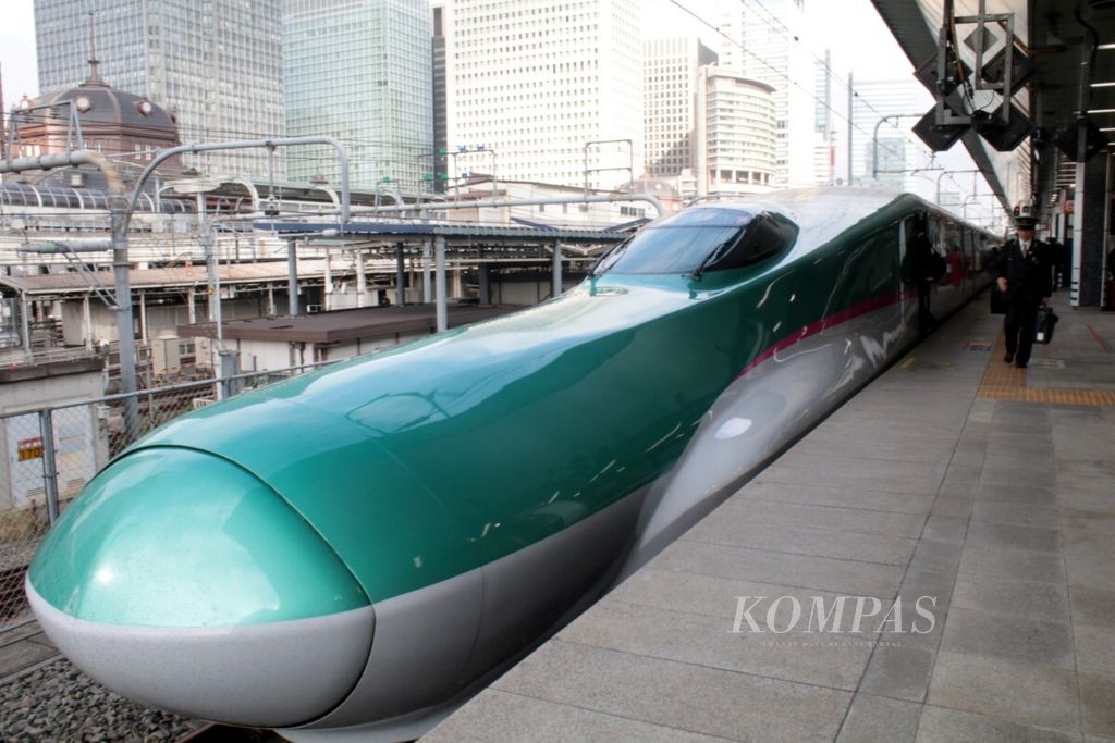 Ilustrasi. Kereta super cepat Shinkansen bersiap untuk berangkat dari Stasiun Tokyo. 