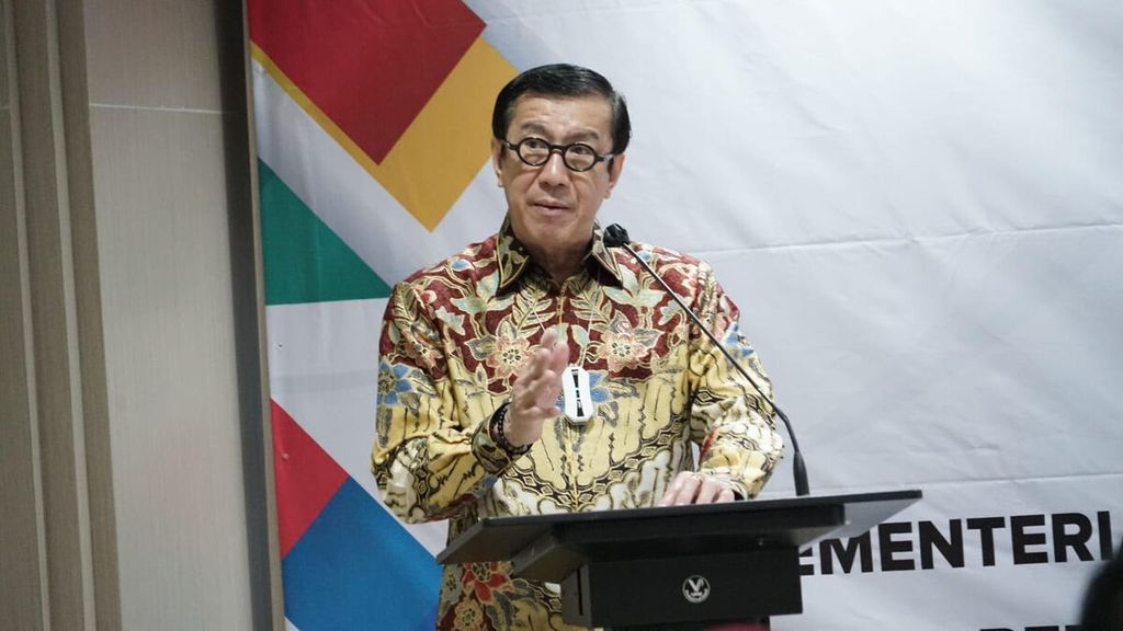 Menteri Hukum dan HAM Yasonna Laoly memberikan sambutan seusai penandatanganan dokumen serah terima aset rampasan hasil tindak pidana korupsi di Gedung KPK, Jakarta, Kamis (24/3/2022).