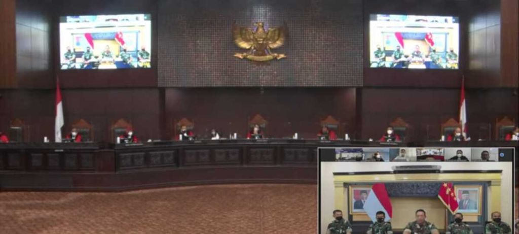 Panglima TNI Jenderal Andika Perkasa memberikan keterangan dalam sidang uji materi UU TNI terkait batas usia pensiun prajurit TNI dalam persidangan Mahkamah Konstitusi, Selasa (8/2/2022).