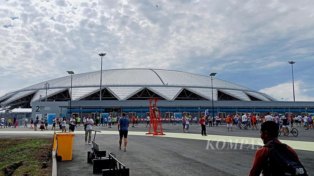 Arena Cosmos, stadion Piala Dunia Rusia 2018 di kota Samara, terlihat menyerupai piring terbang, Sabtu (7/7/2018). Stadion yang menjadi simbol kedigdayaan program luar angkasa Rusia ini diwariskan kepada klub lokal, Krylya Sovetov, seusai Piala Dunia 2018. 